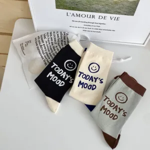 Süße Socken mit Buchstaben Druck Frühlings und Herbst Baumwolle College Stil Socken