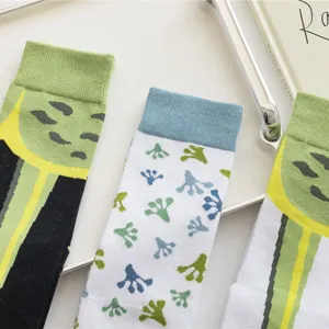 Süße Frosch Socken, lustige Baumwoll Socken für Damen und Herren im Herbst und Winter.