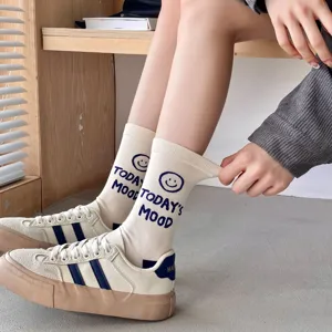 Niedliche Socken mit Smiley-Gesicht und Aufdruck, weiche Baumwollstrümpfe für Damen.