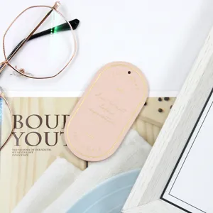 Marque-page en cuir PU ovale avec texte doré à chaud, design double face élégant pour livre.