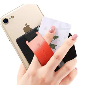 Vista dettagliata del porta carte elastico per telefono con cinturino sul retro.