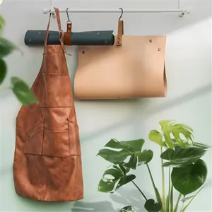 Set di grembiule in pelle PU da giardinaggio e tappetino per rinvaso piante per interni.