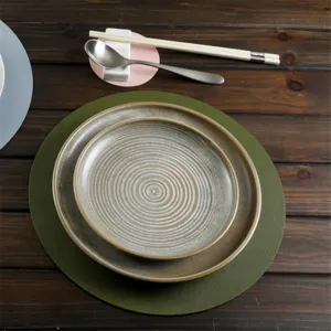 Round PU leather placemat, oil-proof heat-insulating table mat for dining room kitchen decor.