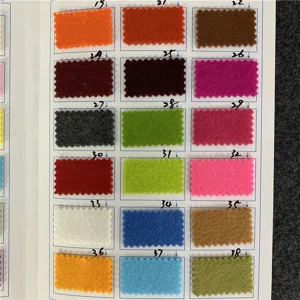 Muestras de color de tela de fieltro de colores para manualidades, posavasos y manteles.
