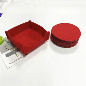 Rotes Filz Untersetzer Set mit Aufbewahrungskorb dicke hitzebeständige Tassenuntersetzer.