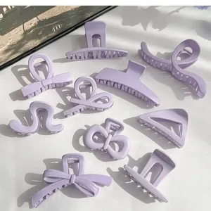 Ensemble de pinces à cheveux en résine violet clair, nœud mignon et formes géométriques.