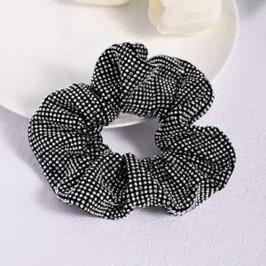 Luminoso scrunchie per capelli con strass da donna, elegante accessorio per coda nero.