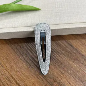 Fermaglio per capelli con brillantini argento da donna, forcina minimalista elegante.