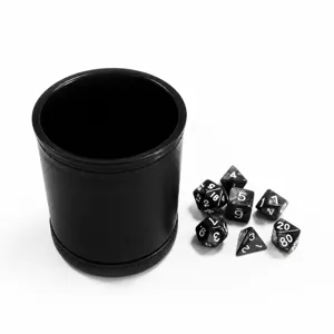 Ensemble de gobelet a des en cuir PU noir avec plusieurs des polyedriques pour jeux.