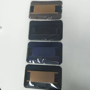 Gedetailleerd overzicht van de horizontale mobiele telefoonhouder standaard, lycra en leer.