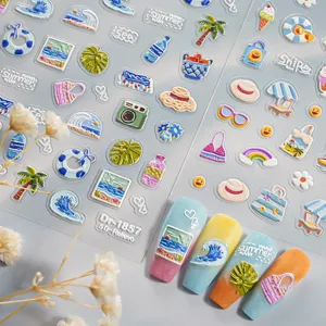 5D geprägte Sommer Strand Nagelkunst Aufkleber mit niedlichen Wellen Palmen und Küstenszene.