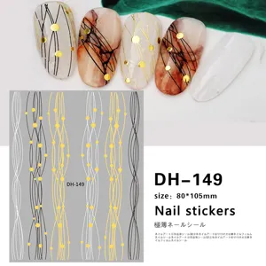 Hauchdünne 3D Nagelsticker mit goldenen Linien und Punkten für DIY Nail Art Maniküre.