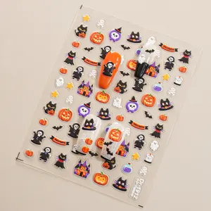 Autocollants d'ongles d'Halloween gaufrés 5D avec des fantômes mignons, citrouilles et chats noirs.