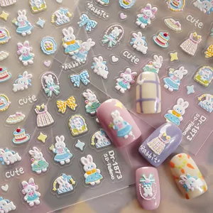 Nahaufnahme von 5D geprägten süßen Hasen Nagelaufklebern, Schleifen und Cartoon Motiven.