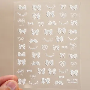 5D in reliëf witte nagelstickers met schattige strikjes en parelkettingen voor mooie nailart.
