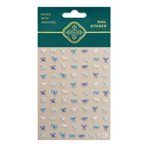 5D geprägte blau-weiße Schleifen Nagelaufkleber, zarte Relief Nail Art Sticker Details.