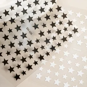 3D Schwarz Weiss Stern Nagelaufkleber Detail, selbstklebendes Design für stilvolle Maniküre Art.