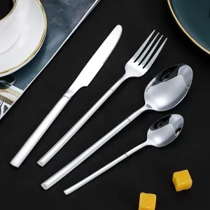 Edelstahl Besteck Set Detailansicht, modernes minimalistisches Besteck Messer Gabel Löffel