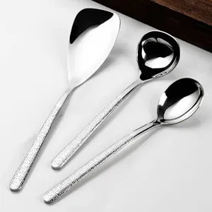 Set di cucchiai in acciaio inossidabile con texture martellata, stoviglie eleganti casa.