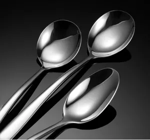 Set di cucchiai in acciaio inossidabile di alta qualità con finitura lucida ed elegante.