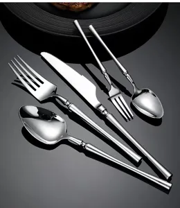 Ensemble de couverts de luxe en acier inoxydable 304, couteau, fourchette et cuillère.