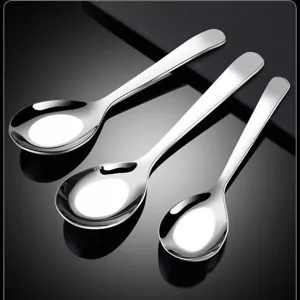 Set di cucchiai da minestra in acciaio inox, cucchiai piatti spessi con manico lungo per uso.