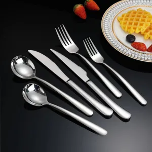 Set di posate in acciaio inox cucina argenteria coltello forchetta e cucchiaio per ristorante