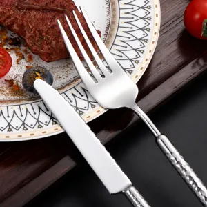 Diamond hammered 304 stainless steel steak knife and fork set for home kitchen and restaurant.