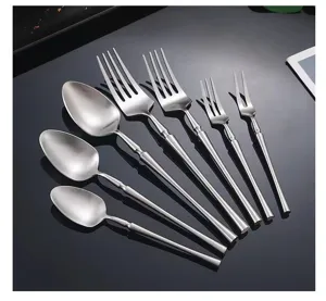 Set de couverts en acier inoxydable cuillère fourchette élégant pour table de dîner