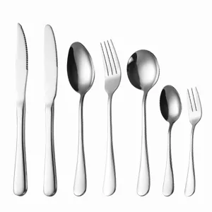 Juego de cubiertos de acero inoxidable, cuchillo, tenedor y cuchara para cocina.
