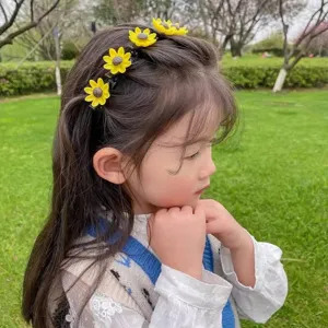 Cute sunflower hair clips for girls, sweet floral mini claw clips for kids daily hair styling