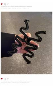 Detailed view of the black wave hair claw clip, featuring a unique geometric design.