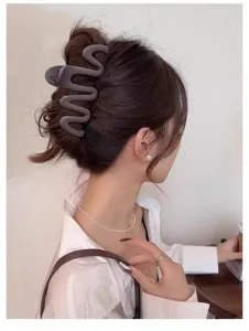 Elegant wave hair claw clip detail shot, stylish jelly color shark clip for women elegant hairstyles.