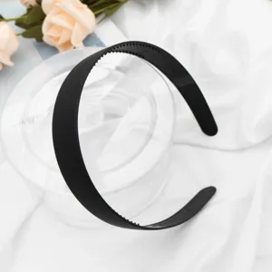 Detail view of the black matte wide headband featuring inner teeth for a secure grip.