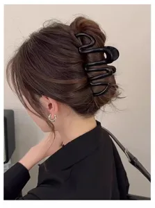 Black wave hair claw clip detail, stylish aesthetic design for elegant daily updos and hair styling.
