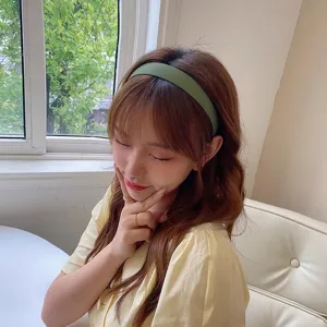 Stylish wide matte headband for women, comfortable daily hair hoop and chic face washing accessory.