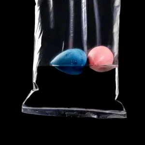 Transparenter PE-Druckverschlussbeutel mit Make-up-Schwämmen, wasserdichte Aufbewahrungsverpackung.