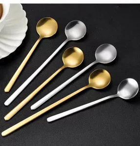 Cucchiaio rotondo in acciaio inossidabile con manico lungo, ideale per caffè e dessert.