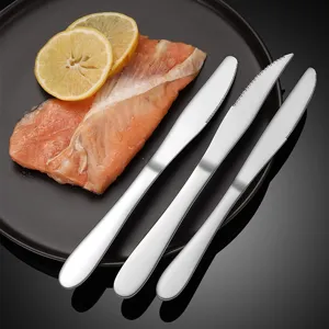 Set di 3 coltelli da bistecca in acciaio inossidabile, lama dentata affilata per la cucina.