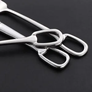 Posate in acciaio inossidabile con manico ad anello, elegante servizio da tavola occidentale.
