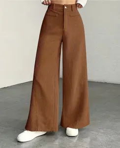 Bruine ribfluwelen broek met hoge taille en wijde pijpen, prachtig stijlvol mode detail.