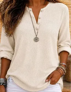 Maglia a maniche lunghe da donna in tessuto waffle con scollo a V e bottoni per un look casual comodo.