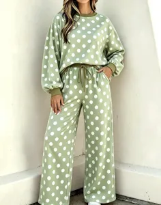 Groene polkadot sweatshirt en wijde broek set, casual tweedelige outfit met handige zakken.