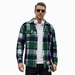 Chemise décontractée à manches longues à carreaux verts pour hommes, style classique.