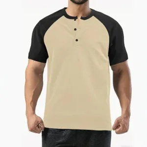 Men's casual color-block short sleeve Henley shirt, breathable summer sports top for men.