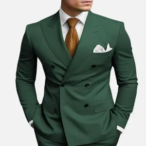 Vue détaillée d'un costume croisé vert foncé pour homme avec chemise blanche et cravate.