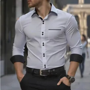 Ανδρικό μοντέρνο πουκάμισο slim fit μακρυμάνικο λευκό με μαύρο πέτο και κουμπιά.