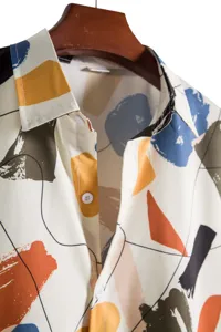 Gros plan detaille de la chemise homme imprime geometrique abstrait col classique style.