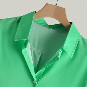 Camicia casual a maniche corte verde da uomo, classico design a risvolto con bottoni.