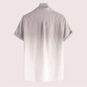 Vista dettagliata della camicia casual da uomo sfumata a maniche corte retro display.